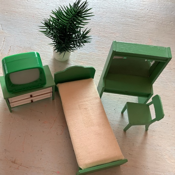 Doll house furniture..unique in color and shape - Picture 1 of 3